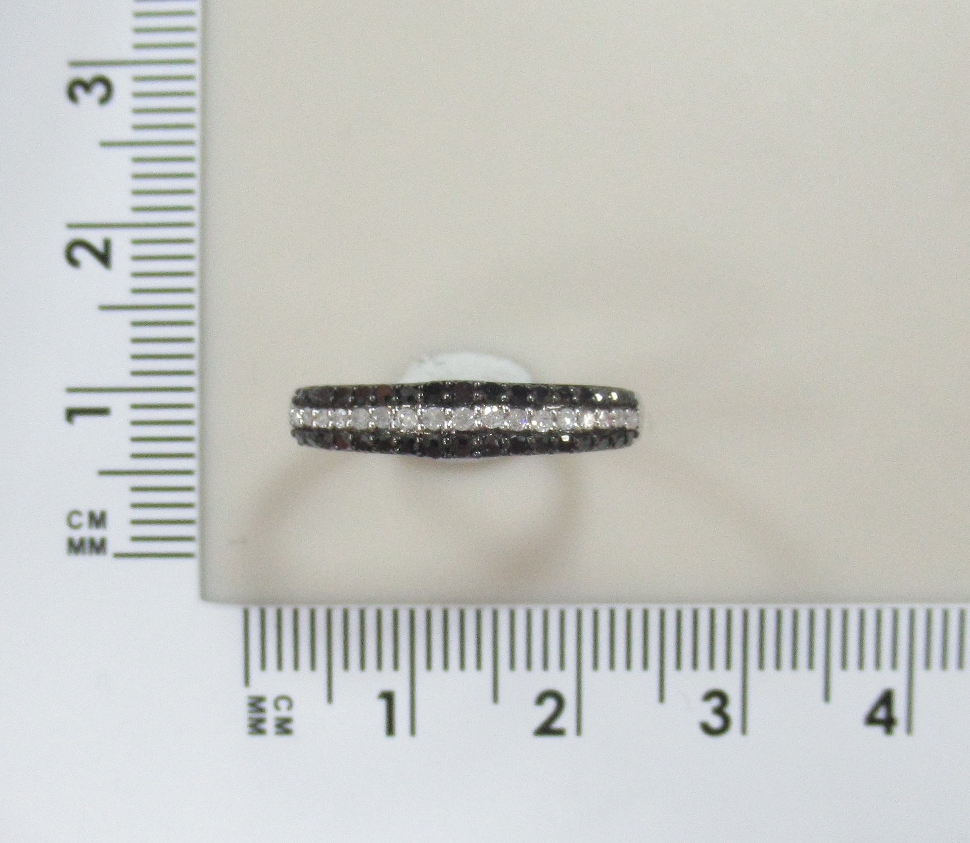 Серебряное кольцо с бриллиантами